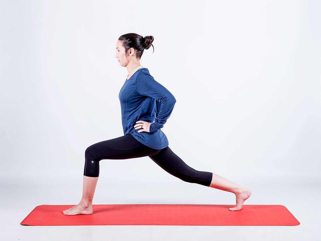 Yoga-Übung: Lunge/Ausfallschritt, linkes Bein vorne