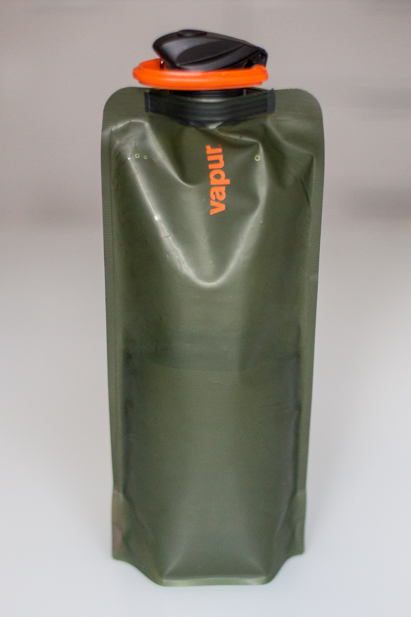 Vapur anti-Flasche ist olive grün, leicht und faltbar!