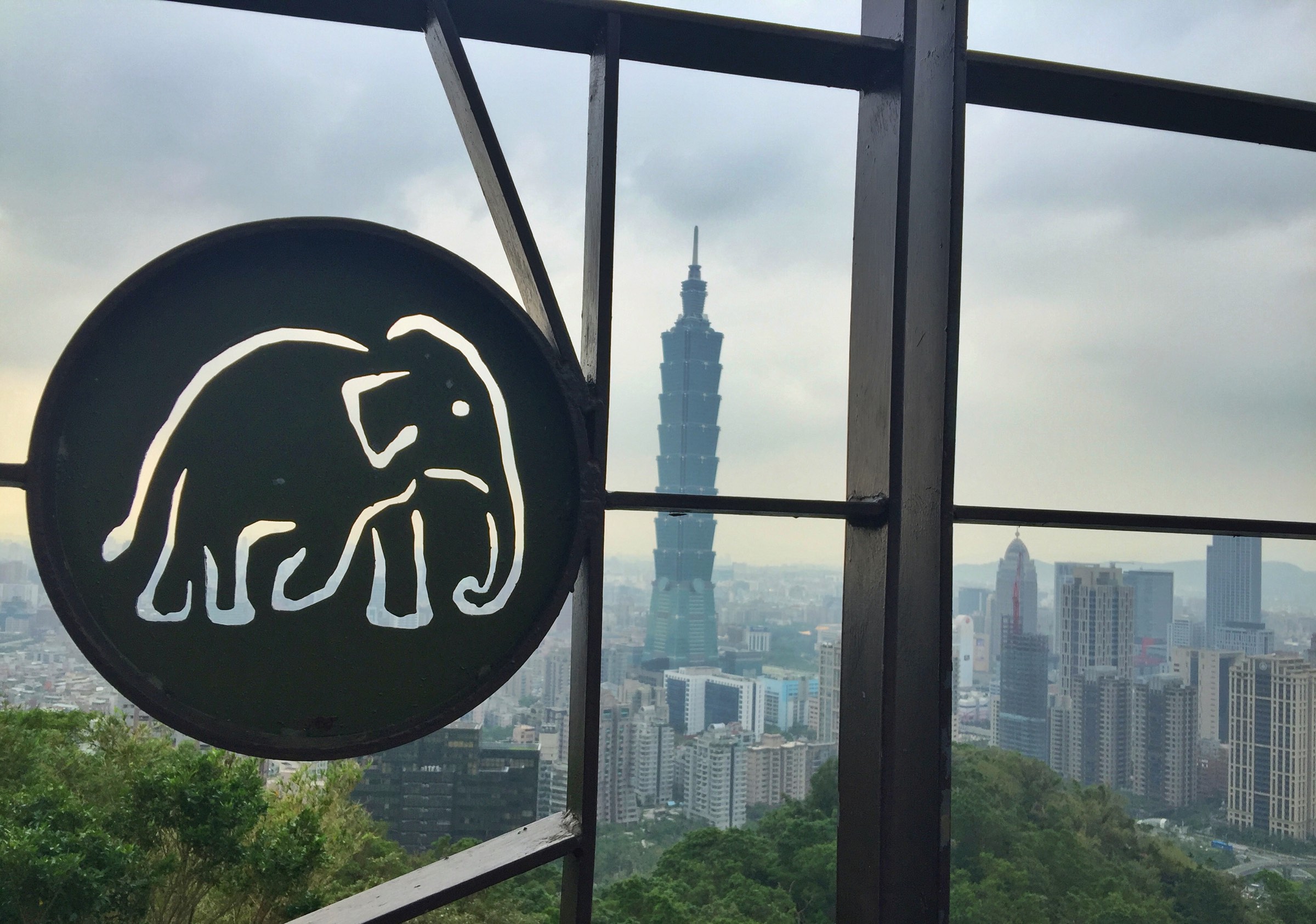 Die nicht auf den Taipei 101 vom Elephant Mountain 