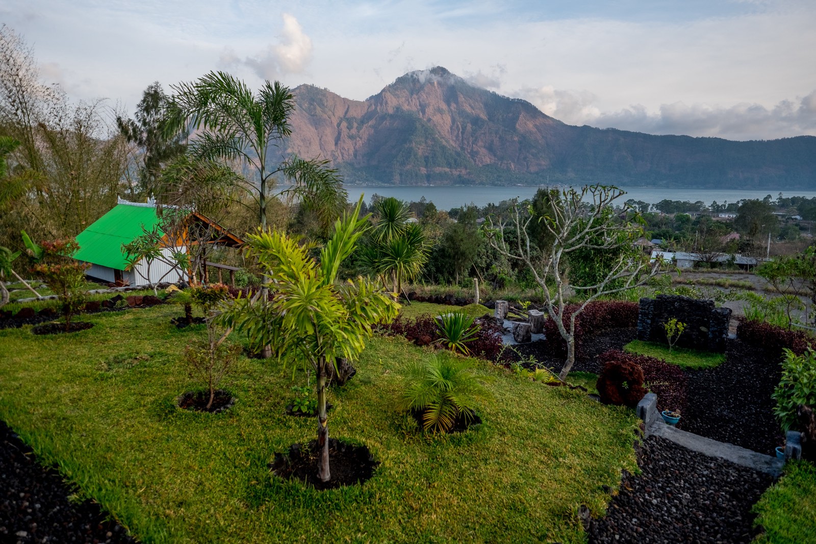 Hostel mit See und Meerblick auf Bali