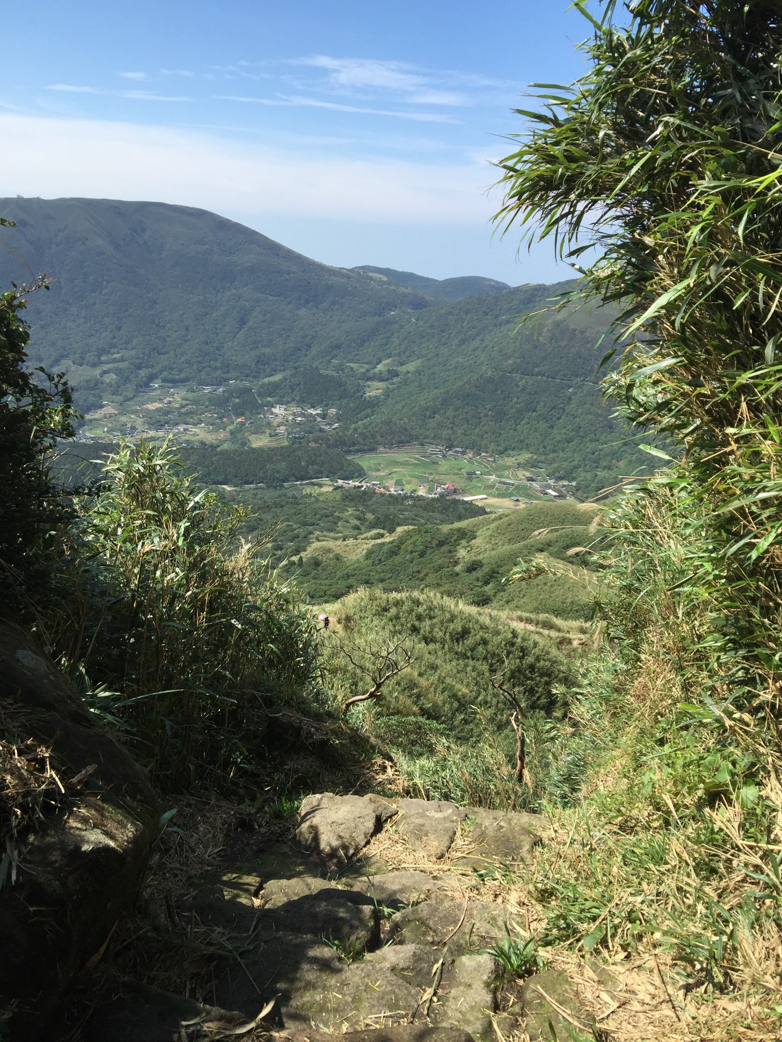 Wandern in Taiwan, Taiwan. Blick vom Berg ins Tal.